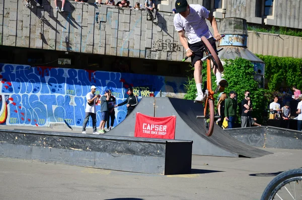 Charkiw Ukraine Mai 2018 Freestyle Bmx Fahrer Einem Skatepark Während — Stockfoto