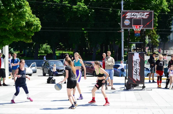 Charkov Ukrajina Května 2018 Ženské Týmy Hrát Streetball Přírodě Během — Stock fotografie