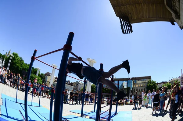 Kharkiv, Ukrayna - 27 Mayıs, 2018: Street egzersiz gösterisi sırasında sokak Kültür Festivali.