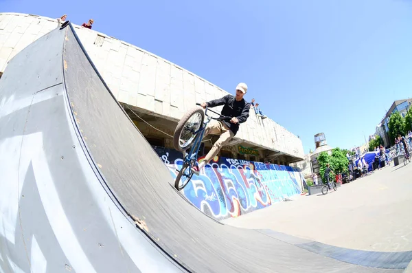 Kharkiv Ucrânia Maio 2018 Freestyle Bmx Pilotos Parque Skate Durante — Fotografia de Stock