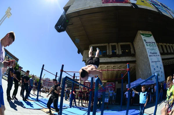 Kharkiv, Ukrayna - 27 Mayıs, 2018: Street egzersiz gösterisi sırasında sokak Kültür Festivali.