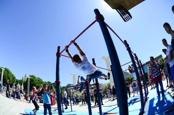 Kharkiv, Ukrayna - 27 Mayıs, 2018: Street egzersiz gösterisi sırasında sokak Kültür Festivali.