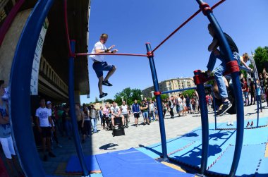 Kharkiv, Ukrayna - 27 Mayıs, 2018: Street egzersiz gösterisi sırasında sokak Kültür Festivali.