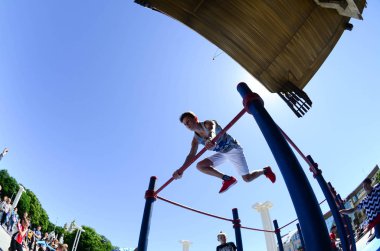 Kharkiv, Ukrayna - 27 Mayıs, 2018: Street egzersiz gösterisi sırasında sokak Kültür Festivali.
