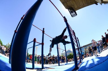 Kharkiv, Ukrayna - 27 Mayıs, 2018: Street egzersiz gösterisi sırasında sokak Kültür Festivali.