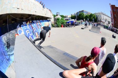 Kharkiv, Ukrayna - 27 Mayıs, 2018: sokak kültürleri yıllık festival süresince paten.