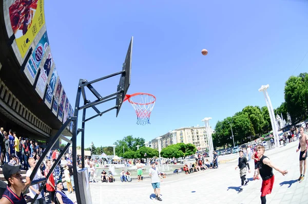 Kharkiv Ucrânia Maio 2018 Equipes Esportivas Jogam Streetball Livre Durante — Fotografia de Stock
