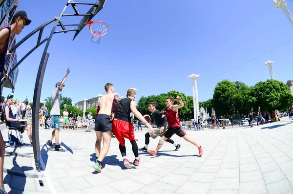 Charkiv Ukraina Maj 2018 Idrottslag Spelar Streetball Det Öppna Luften — Stockfoto