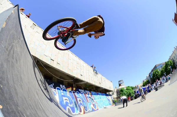 Kharkiv Ucrânia Maio 2018 Freestyle Bmx Pilotos Parque Skate Durante — Fotografia de Stock