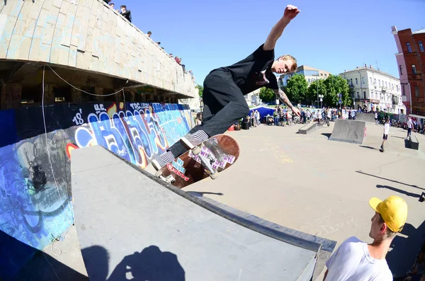 Χάρκοβο Ουκρανία Μαΐου 2018 Skateboarding Διαγωνισμό Στο Πάρκο Skate Εξωτερικούς — Φωτογραφία Αρχείου