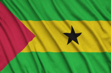 Sao Tome ve Principe bayrağı ile birçok çiziklere spor bez kumaş üzerinde tasvir edilmiştir. Spor takım sallayarak afiş