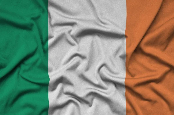 アイルランドの旗は多くの襞とスポーツの布生地に描かれています スポーツ チームを振ってバナー — ストック写真