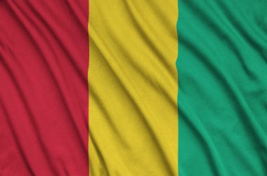 Gine bayrağı ile birçok çiziklere spor bez kumaş üzerinde tasvir edilmiştir. Spor takım sallayarak afiş