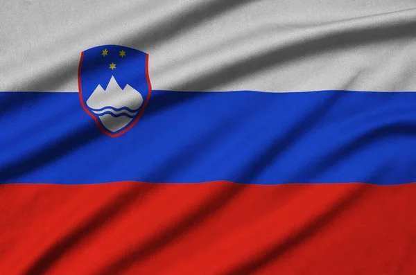 Slovenya bayrağı ile birçok çiziklere spor bez kumaş üzerinde tasvir edilmiştir. Spor takım sallayarak afiş