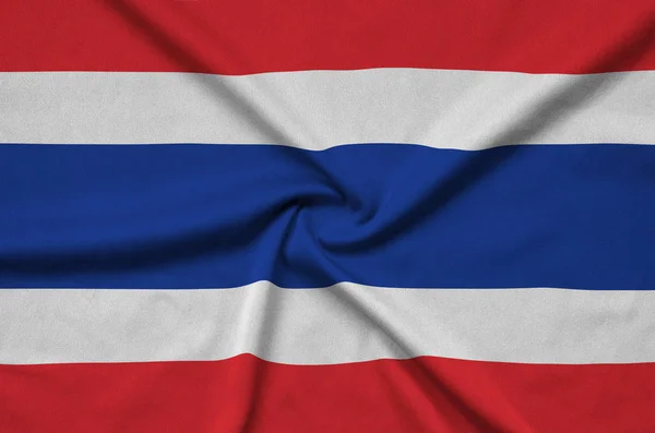 泰国国旗被描绘在一个运动布织物与许多褶皱 运动队挥舞旗帜 — 图库照片