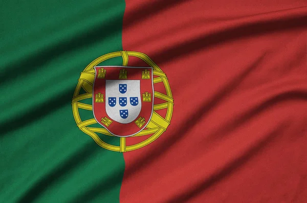 Flaga Portugalii Jest Przedstawiony Materiał Tkaniny Sportowe Dużo Chętnych Transparent — Zdjęcie stockowe