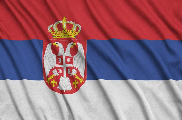 Sırbistan Bayrağı Ile Birçok Çiziklere Spor Bez Kumaş Üzerinde Tasvir — Stok fotoğraf