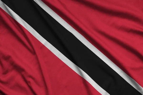特立尼达和多巴哥国旗上描绘了许多褶皱的运动布织物 运动队挥舞旗帜 — 图库照片