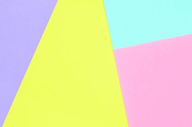 Doku arka planını moda pastel renkler. Pembe, mor, sarı ve mavi geometrik desen kağıtları. en az soyut.