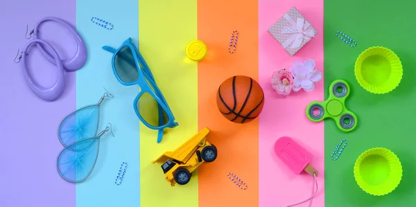 Trendy Pastel Composition Earrings Sunglasses Beverage Can Basketball Ball Toy — Stock Photo, Image