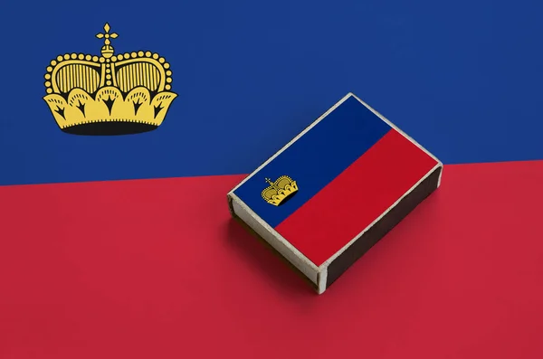 Liechtensteins Flagga Avbildas Tändsticksask Som Ligger Stor Flagga — Stockfoto