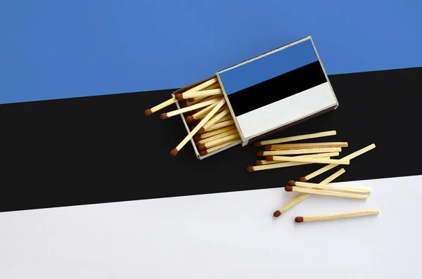 Flaga Estonii Jest Się Otwarte Matchbox Których Kilka Pasuje Upadku — Zdjęcie stockowe