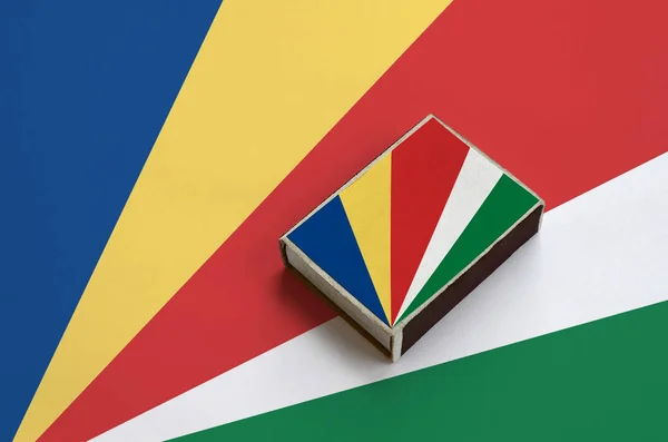 Die Flagge Der Seychellen Ist Auf Einer Streichholzschachtel Abgebildet Die — Stockfoto