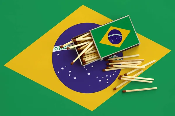 Brazília Zászló Megjelenik Egy Nyitott Matchbox Ahonnan Több Mérkőzések Őszi — Stock Fotó