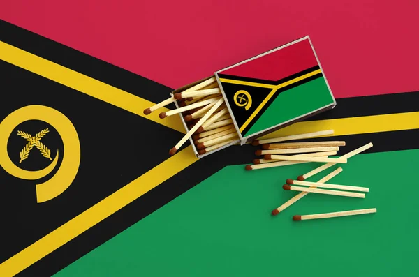 Флаг Вануату Показан Открытой Спичечной Коробке Которой Выпадают Несколько Спичек — стоковое фото