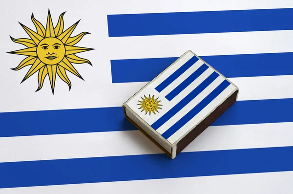 Ουρουγουάη Σημαία Απεικονίζεται Ένα Σπιρτόκουτο Που Βρίσκεται Μια Μεγάλη Σημαία — Φωτογραφία Αρχείου