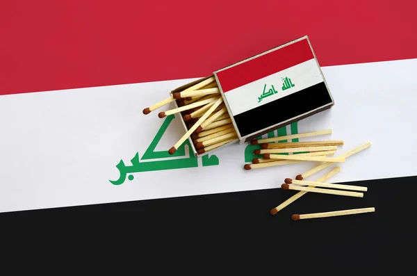 Bandera Irak Muestra Una Caja Fósforos Abierta Que Caen Varios — Foto de Stock