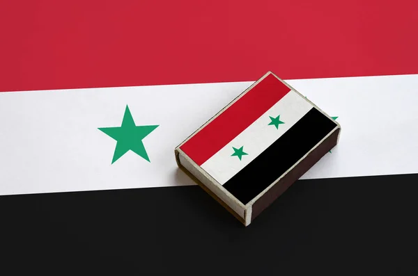 Прапор Сирії Показана Matchbox Лежить Великих Прапор — стокове фото
