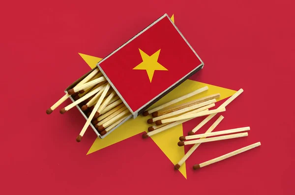 Die Vietnamesische Flagge Wird Auf Einer Offenen Streichholzschachtel Gezeigt Aus — Stockfoto