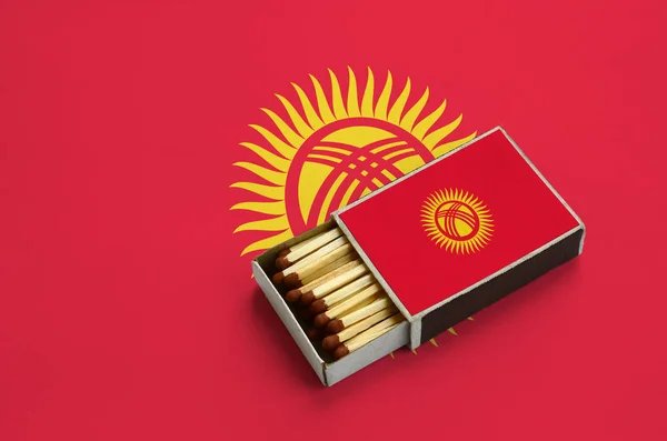 Bandera Kirguistán Muestra Una Caja Fósforos Abierta Que Está Llena — Foto de Stock