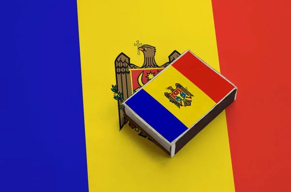 Vlag Van Moldavië Afgebeeld Een Luciferdoosje Dat Een Grote Vlag — Stockfoto