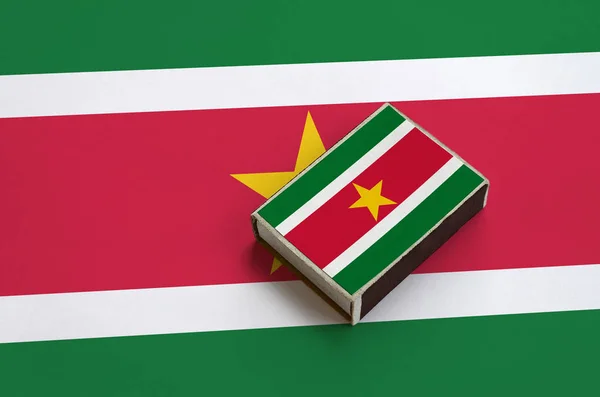 Прапор Суринаму Показана Matchbox Лежить Великих Прапор — стокове фото