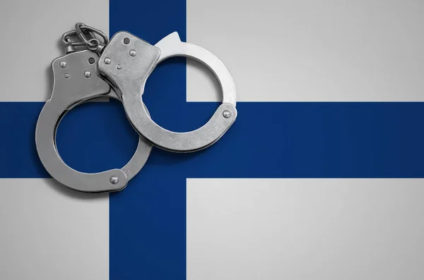 Bandeira Finlândia Algemas Policiais Conceito Crime Ofensas País — Fotografia de Stock