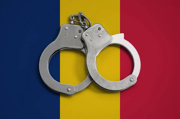 Τσαντ Σημαία Και Αστυνομία Χειροπέδες Έννοια Της Τήρησης Του Δικαίου — Φωτογραφία Αρχείου