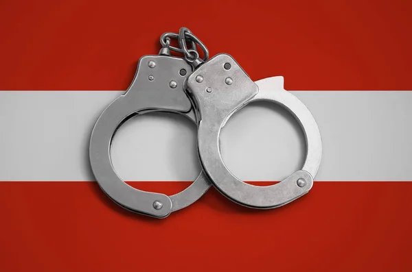 Флаг Австрии Полицейские Наручники Концепция Соблюдения Законодательства Стране Защиты Преступности — стоковое фото