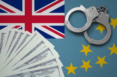 Kelepçe ile Tuvalu bayrağı ve a bohça-in dolar. Yasadışı Döviz Alım işlemlerinde bize bankacılık kavramı.