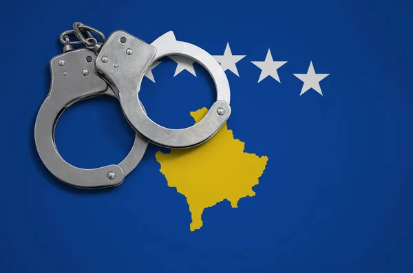 Наручники Прапор Поліції Косова Концепція Злочинів Злочинів Країні — стокове фото