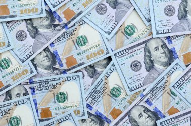 Çok sayıda bize para orta mavi bir şerit ile yeni bir tasarım. Üstten görünüm.