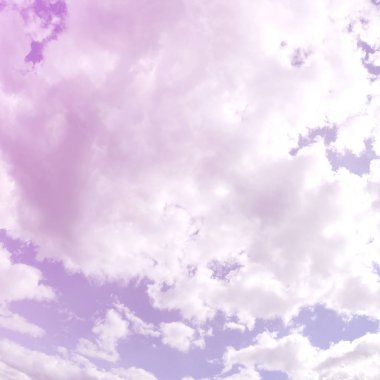 Mavi bir gökyüzü ile lots-in beyaz bulutlar farklı boyutlarda. Balıkgözü fotoğraf