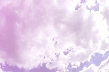 Mavi bir gökyüzü ile lots-in beyaz bulutlar farklı boyutlarda. Balıkgözü fotoğraf