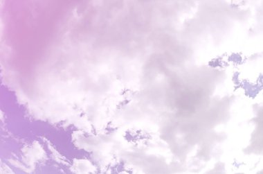 Mavi bir gökyüzü ile lots-in beyaz bulutlar farklı boyutlarda. Balıkgözü fotoğraf