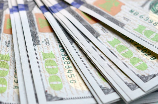 Makro alan sığ derinliği ile vurdu. Yüz ABD Doları faturaları.