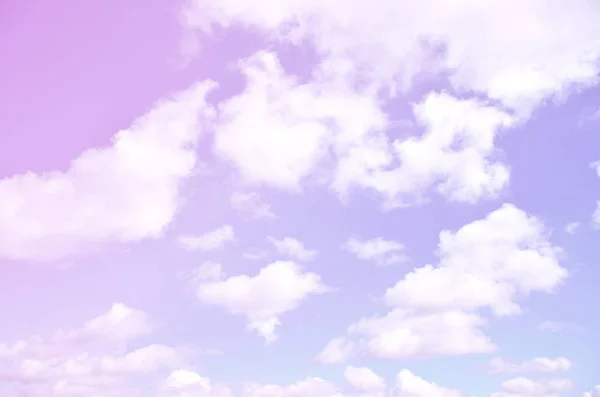 Una Foto Cielo Azzurro Luminoso Lucente Con Nuvole Bianche Soffici — Foto Stock