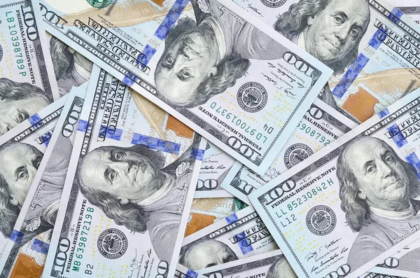 Çok sayıda bize para orta mavi bir şerit ile yeni bir tasarım. Üstten görünüm.