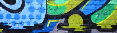 Grafiti çizimler parçası. Eski duvar boya lekeleri sokak sanatı kültür tarzı ile dekore edilmiştir. Renkli arka plan doku.