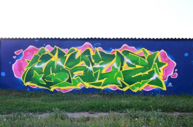 Tam ve acomplished graffiti sanat. Eski duvar boya lekeleri sokak sanatı kültür tarzı ile dekore edilmiştir. Renkli arka plan doku.